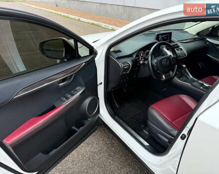 Білий Лексус НХ, об'ємом двигуна 1.99 л та пробігом 186 тис. км за 28300 $, фото 8 на Automoto.ua