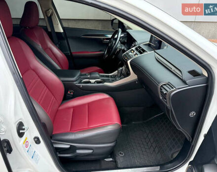 Білий Лексус НХ, об'ємом двигуна 1.99 л та пробігом 186 тис. км за 28300 $, фото 21 на Automoto.ua