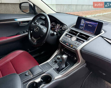 Білий Лексус НХ, об'ємом двигуна 1.99 л та пробігом 186 тис. км за 28300 $, фото 20 на Automoto.ua