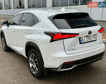 Білий Лексус НХ, об'ємом двигуна 1.99 л та пробігом 186 тис. км за 28300 $, фото 5 на Automoto.ua