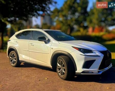 Белый Лексус НХ, объемом двигателя 2 л и пробегом 100 тыс. км за 33000 $, фото 2 на Automoto.ua