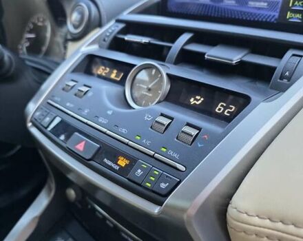 Білий Лексус НХ, об'ємом двигуна 2 л та пробігом 85 тис. км за 22900 $, фото 23 на Automoto.ua