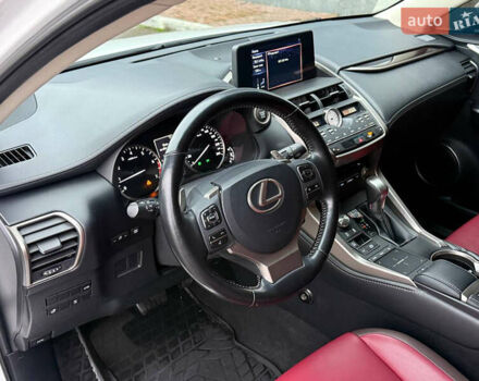 Білий Лексус НХ, об'ємом двигуна 1.99 л та пробігом 186 тис. км за 28300 $, фото 11 на Automoto.ua