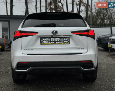Белый Лексус НХ, объемом двигателя 2 л и пробегом 111 тыс. км за 29900 $, фото 2 на Automoto.ua