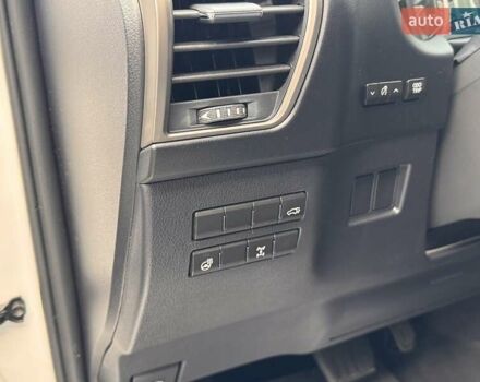 Білий Лексус НХ, об'ємом двигуна 1.99 л та пробігом 66 тис. км за 32900 $, фото 10 на Automoto.ua