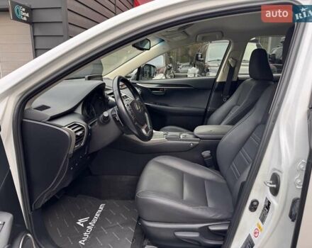 Білий Лексус НХ, об'ємом двигуна 1.99 л та пробігом 66 тис. км за 32900 $, фото 8 на Automoto.ua