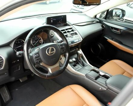 Білий Лексус НХ, об'ємом двигуна 2 л та пробігом 52 тис. км за 16700 $, фото 6 на Automoto.ua