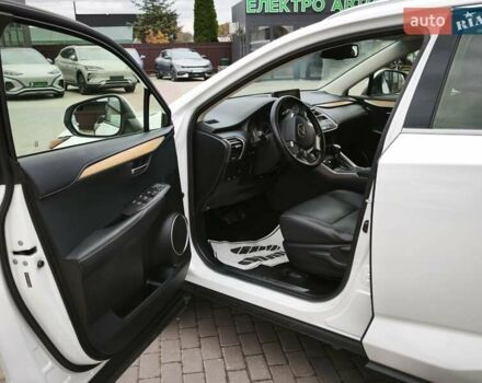 Білий Лексус НХ, об'ємом двигуна 1.99 л та пробігом 154 тис. км за 27601 $, фото 9 на Automoto.ua