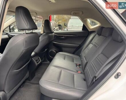 Білий Лексус НХ, об'ємом двигуна 1.99 л та пробігом 66 тис. км за 32900 $, фото 11 на Automoto.ua