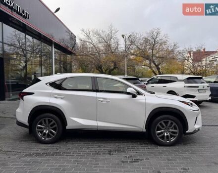 Білий Лексус НХ, об'ємом двигуна 1.99 л та пробігом 66 тис. км за 32900 $, фото 7 на Automoto.ua