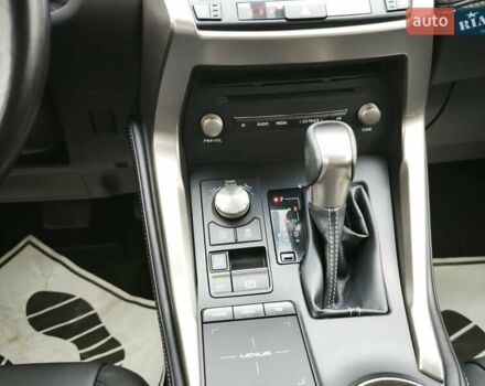 Білий Лексус НХ, об'ємом двигуна 1.99 л та пробігом 154 тис. км за 27601 $, фото 14 на Automoto.ua