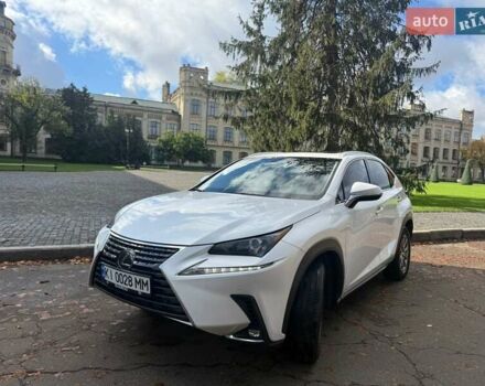 Белый Лексус НХ, объемом двигателя 2 л и пробегом 233 тыс. км за 22000 $, фото 1 на Automoto.ua