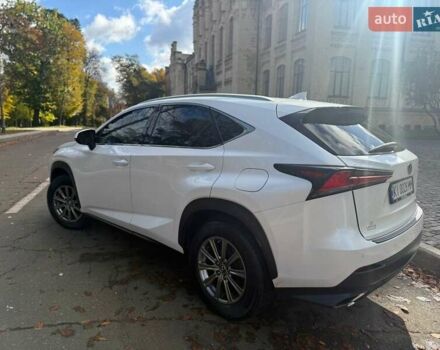 Белый Лексус НХ, объемом двигателя 2 л и пробегом 233 тыс. км за 22000 $, фото 4 на Automoto.ua