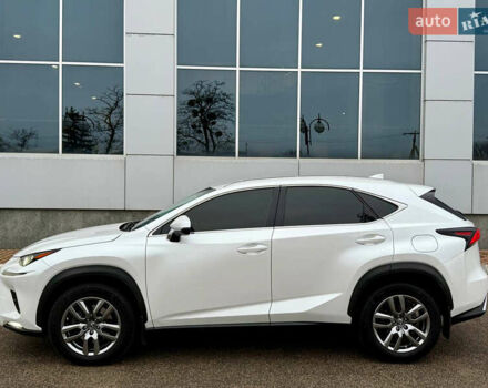 Білий Лексус НХ, об'ємом двигуна 1.99 л та пробігом 186 тис. км за 28300 $, фото 4 на Automoto.ua