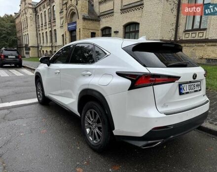 Білий Лексус НХ, об'ємом двигуна 2 л та пробігом 232 тис. км за 28000 $, фото 5 на Automoto.ua
