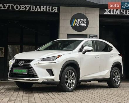 Белый Лексус НХ, объемом двигателя 2 л и пробегом 67 тыс. км за 28900 $, фото 1 на Automoto.ua