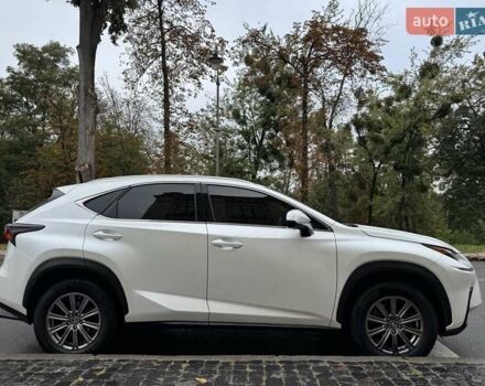 Білий Лексус НХ, об'ємом двигуна 2 л та пробігом 232 тис. км за 28000 $, фото 2 на Automoto.ua