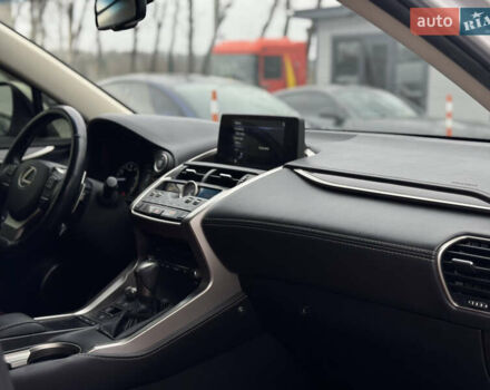 Белый Лексус НХ, объемом двигателя 2 л и пробегом 111 тыс. км за 29900 $, фото 7 на Automoto.ua