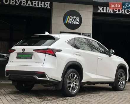 Белый Лексус НХ, объемом двигателя 2 л и пробегом 67 тыс. км за 28900 $, фото 6 на Automoto.ua