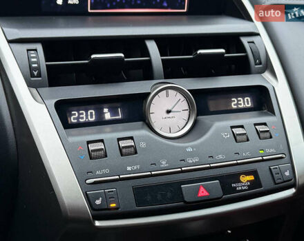 Білий Лексус НХ, об'ємом двигуна 1.99 л та пробігом 186 тис. км за 28300 $, фото 29 на Automoto.ua