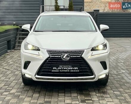 Белый Лексус НХ, объемом двигателя 1.99 л и пробегом 63 тыс. км за 30900 $, фото 2 на Automoto.ua
