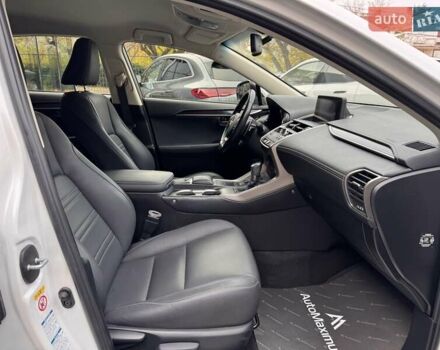 Білий Лексус НХ, об'ємом двигуна 1.99 л та пробігом 66 тис. км за 32900 $, фото 13 на Automoto.ua