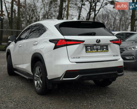 Белый Лексус НХ, объемом двигателя 2 л и пробегом 111 тыс. км за 29900 $, фото 1 на Automoto.ua