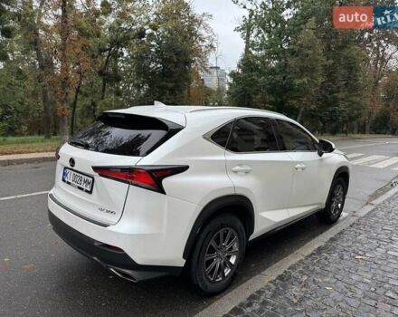 Білий Лексус НХ, об'ємом двигуна 2 л та пробігом 232 тис. км за 28000 $, фото 3 на Automoto.ua