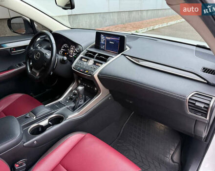 Білий Лексус НХ, об'ємом двигуна 1.99 л та пробігом 186 тис. км за 28300 $, фото 19 на Automoto.ua