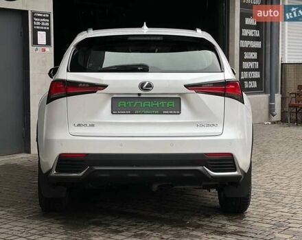 Белый Лексус НХ, объемом двигателя 2 л и пробегом 67 тыс. км за 28900 $, фото 7 на Automoto.ua