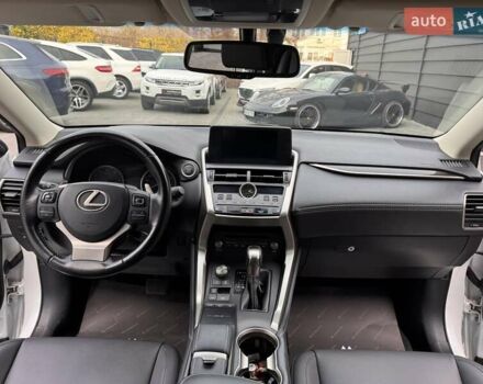 Білий Лексус НХ, об'ємом двигуна 1.99 л та пробігом 66 тис. км за 32900 $, фото 15 на Automoto.ua