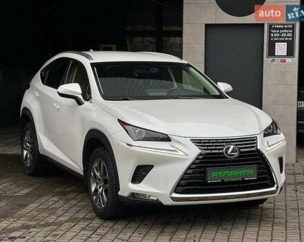 Белый Лексус НХ, объемом двигателя 2 л и пробегом 67 тыс. км за 28900 $, фото 3 на Automoto.ua