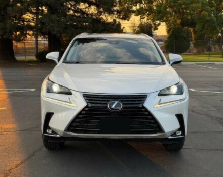 Білий Лексус НХ, об'ємом двигуна 2.5 л та пробігом 40 тис. км за 16000 $, фото 1 на Automoto.ua