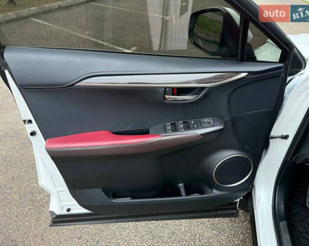 Білий Лексус НХ, об'ємом двигуна 1.99 л та пробігом 186 тис. км за 28300 $, фото 9 на Automoto.ua