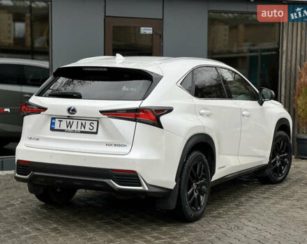 Білий Лексус НХ, об'ємом двигуна 2.5 л та пробігом 153 тис. км за 32900 $, фото 3 на Automoto.ua