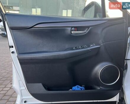 Белый Лексус НХ, объемом двигателя 2 л и пробегом 97 тыс. км за 31690 $, фото 10 на Automoto.ua