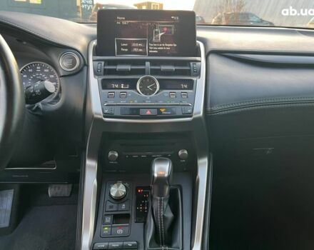 Білий Лексус НХ, об'ємом двигуна 2 л та пробігом 97 тис. км за 31250 $, фото 24 на Automoto.ua