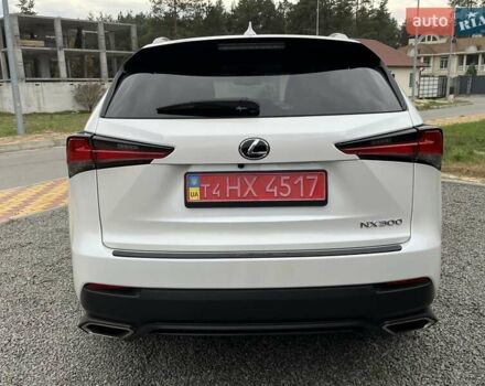 Білий Лексус НХ, об'ємом двигуна 2 л та пробігом 75 тис. км за 27000 $, фото 4 на Automoto.ua