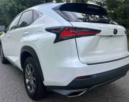 Белый Лексус НХ, объемом двигателя 2 л и пробегом 39 тыс. км за 17200 $, фото 4 на Automoto.ua