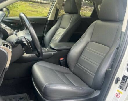 Белый Лексус НХ, объемом двигателя 2 л и пробегом 39 тыс. км за 17200 $, фото 7 на Automoto.ua