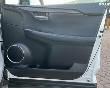 Білий Лексус НХ, об'ємом двигуна 2 л та пробігом 97 тис. км за 31250 $, фото 35 на Automoto.ua