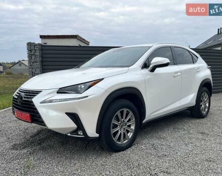 Білий Лексус НХ, об'ємом двигуна 2 л та пробігом 75 тис. км за 27000 $, фото 1 на Automoto.ua