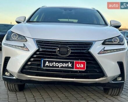 Белый Лексус НХ, объемом двигателя 2 л и пробегом 97 тыс. км за 31690 $, фото 1 на Automoto.ua