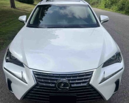 Белый Лексус НХ, объемом двигателя 2 л и пробегом 39 тыс. км за 17200 $, фото 1 на Automoto.ua