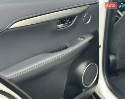 Білий Лексус НХ, об'ємом двигуна 2.5 л та пробігом 58 тис. км за 38900 $, фото 23 на Automoto.ua