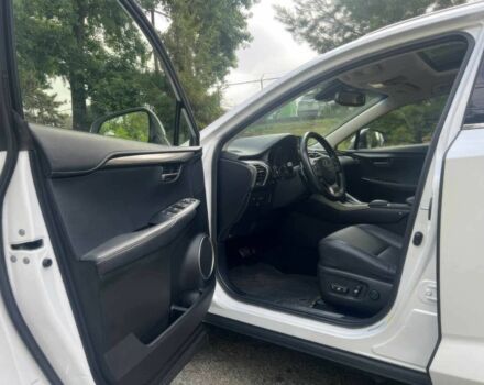 Белый Лексус НХ, объемом двигателя 2 л и пробегом 39 тыс. км за 17200 $, фото 9 на Automoto.ua