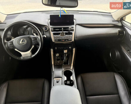 Белый Лексус НХ, объемом двигателя 2.49 л и пробегом 149 тыс. км за 29900 $, фото 3 на Automoto.ua