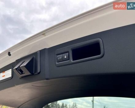 Білий Лексус НХ, об'ємом двигуна 2 л та пробігом 75 тис. км за 27000 $, фото 13 на Automoto.ua