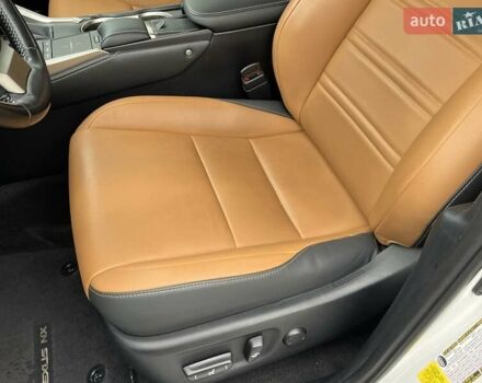Білий Лексус НХ, об'ємом двигуна 2 л та пробігом 75 тис. км за 27000 $, фото 7 на Automoto.ua