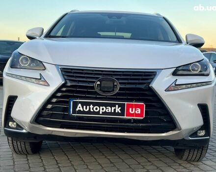 Білий Лексус НХ, об'ємом двигуна 2 л та пробігом 97 тис. км за 31250 $, фото 1 на Automoto.ua